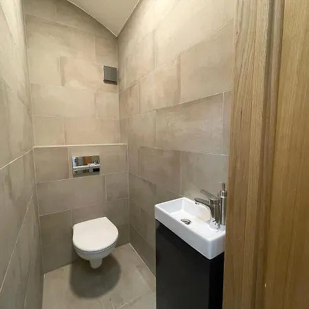 Modern In Center I 1 בית הארחה *