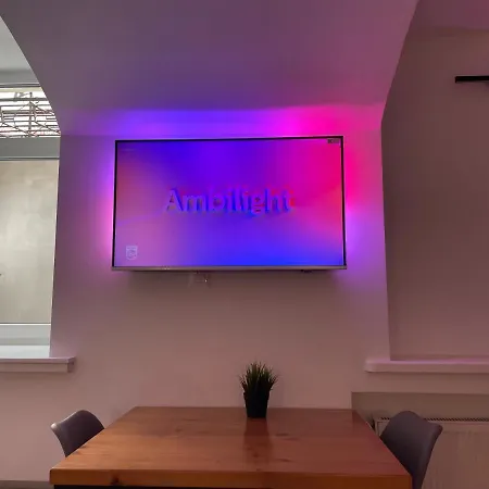 Modern In Center I 1 *